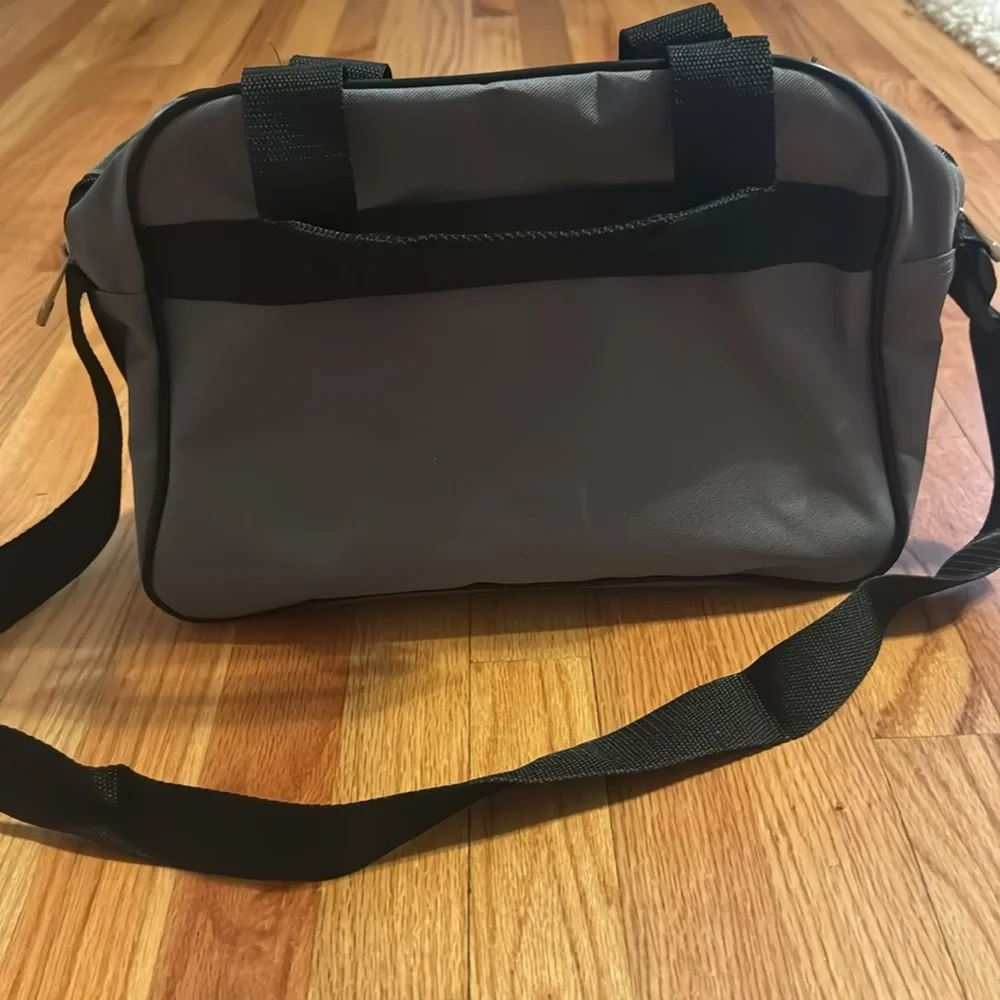 TAG Carry On Computer Duffle Travel Bag Gray Adjustable Strap Lightweight
